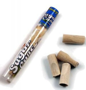 Cyclones Xtra Tips Sugarcane i rør, med fire naturlige filtertips synlig på hvit bakgrunn